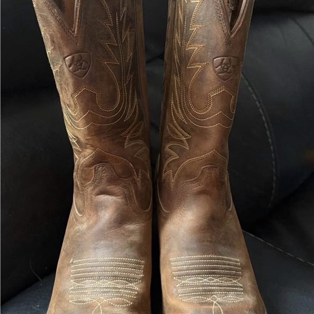 Ariat brand women’s 7.5 Brown Western Leather Boots